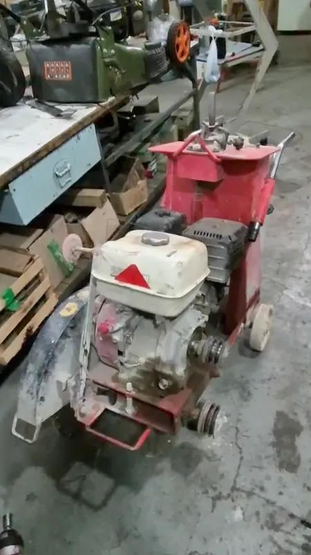 Cortadora de hormigón a explosión antes de la reparación